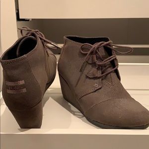 Dusty Gold Toms Wedges